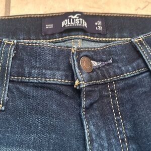 Hollister 31x32 dark denim straight fit